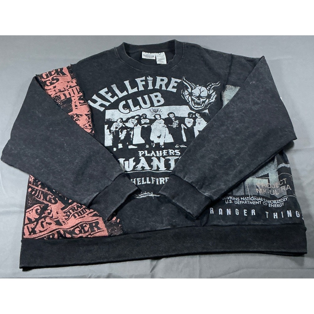 Stranger Things Mens Hellfire Club Patchwork Crewneck Sweatshirt XL Black New